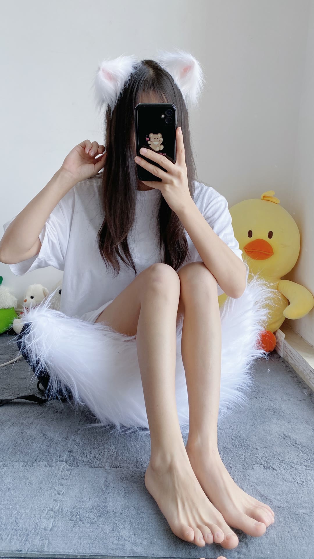 坐在毛毛上的肉丝玉足超嫩小姐姐-源来如此