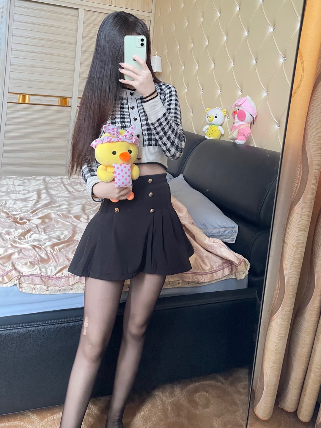 超短裙的大长腿破洞黑丝小姐姐喜欢吗插图1