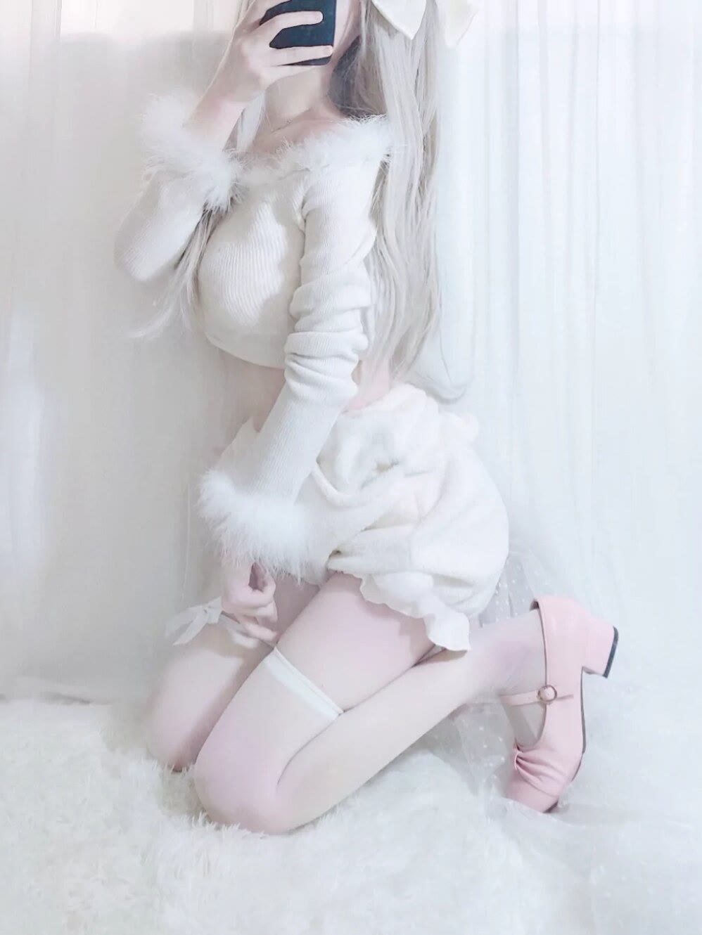 娇嫩的白丝白毛巨乳可爱小娇妻美图插图1