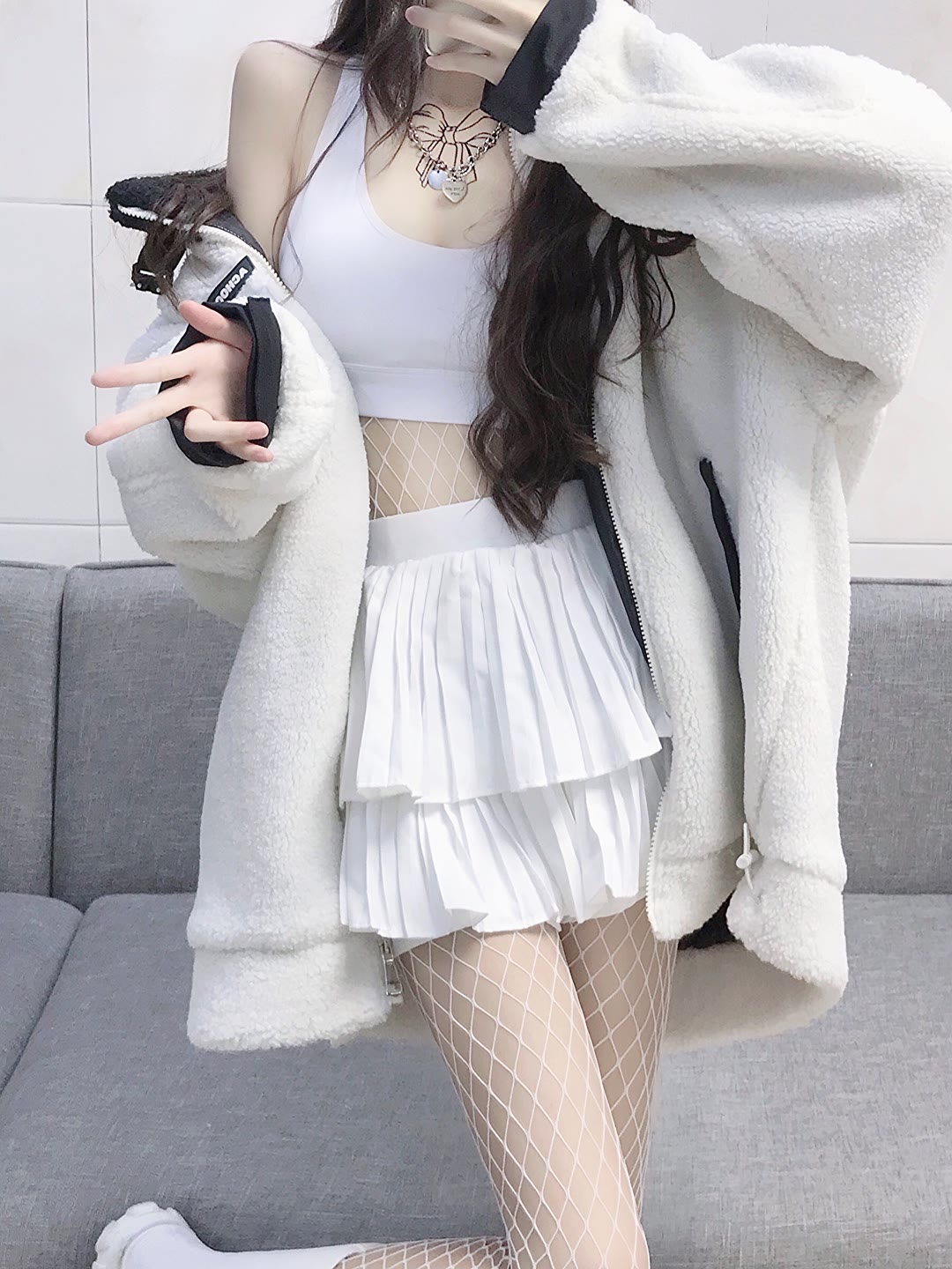 超嫩的超短裙白网袜膝盖粉红小姐姐插图2