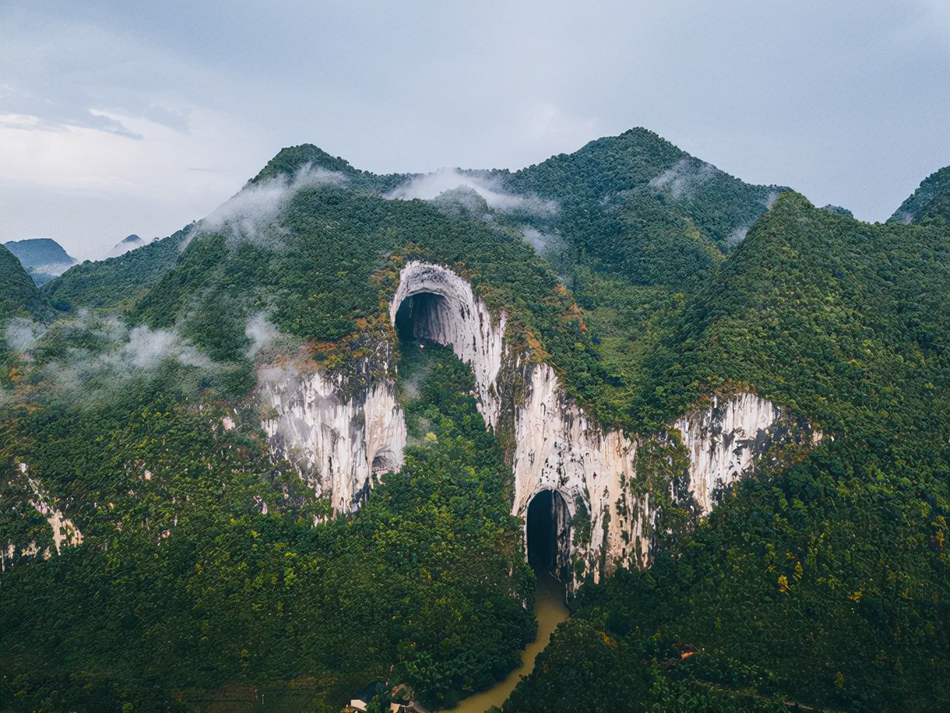 贵州到底有什么？为啥全球科技巨头，抢着把服务器放这里？-源来如此