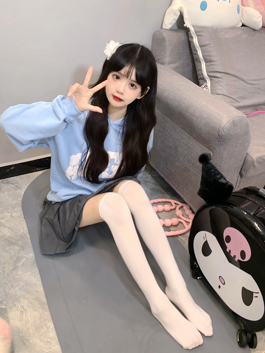 喜欢撸狗狗的白丝超白嫩的小萝莉-源来如此