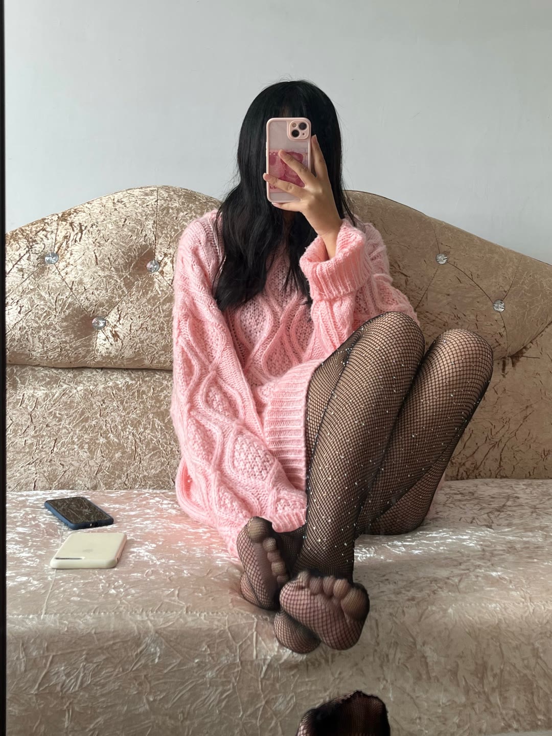 可以看到脚底板的钻石网袜大长腿小姐姐-源来如此