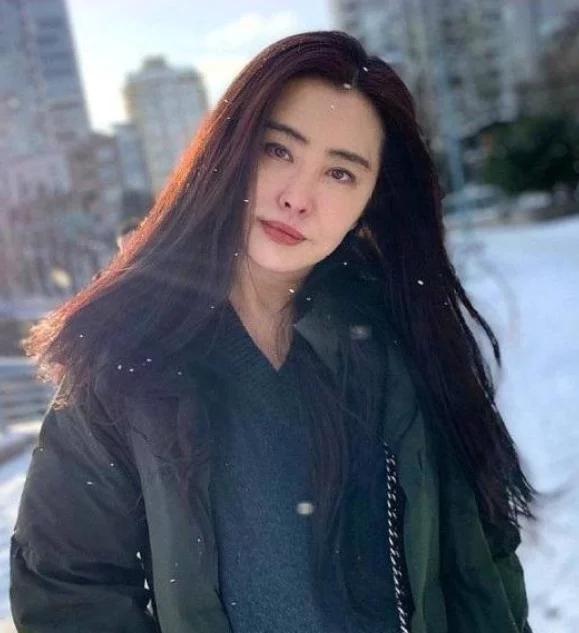 “山寨版王祖贤”：只有17岁，街头卖鱼走红，赚钱补贴家用-源来如此